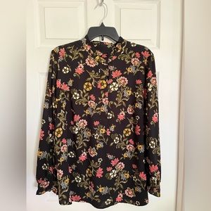 Beautiful black floral LOFT plus blouse! Like new condition.